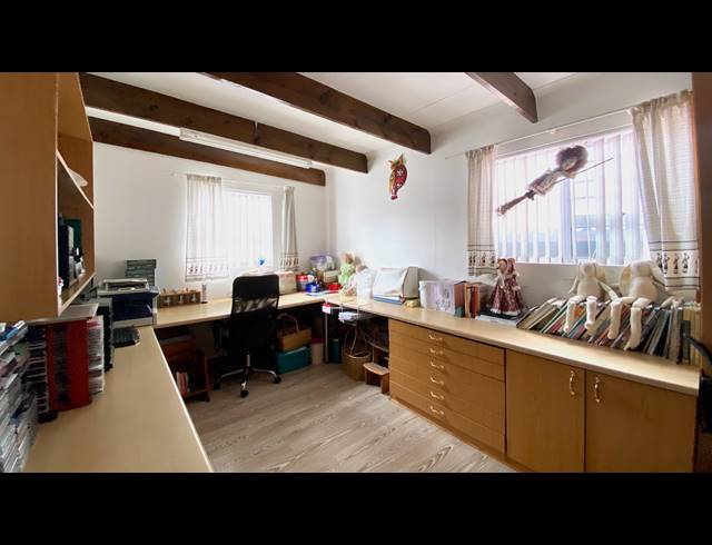 5 BEDROOM HOUSE FOR SALE IN PORT OWEN